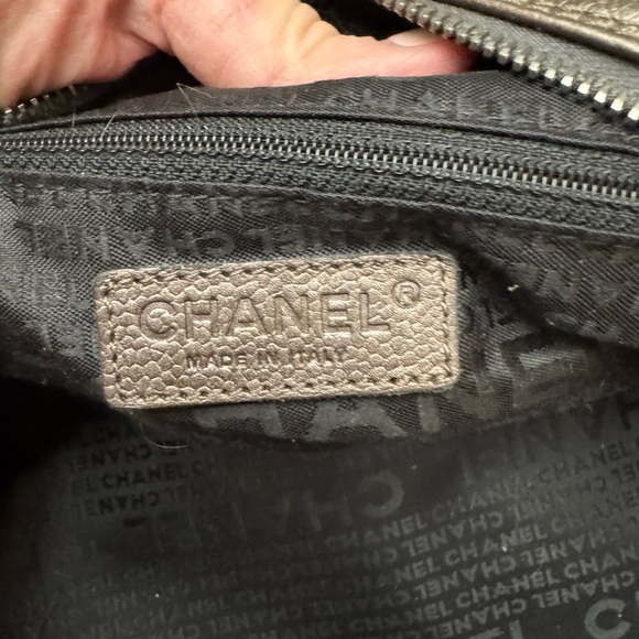 Chanel metallic bronze shoulder bag. - Picture 13 of 15